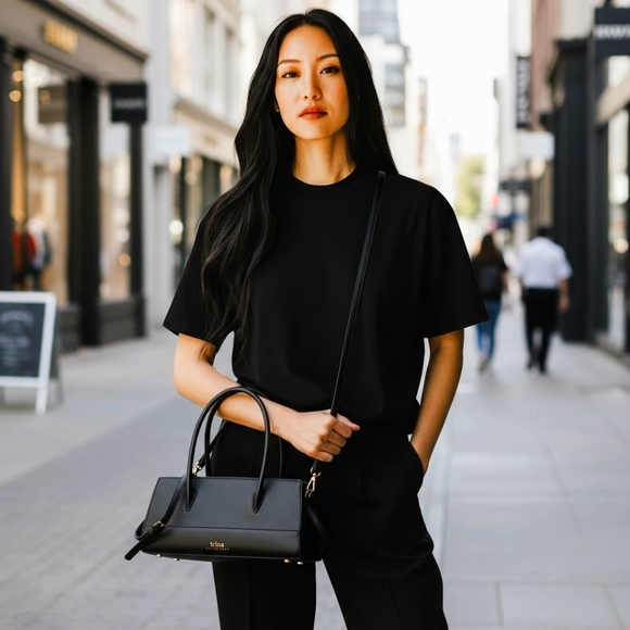 Trina Turk Elegant Black Shoulder Bag - Picture 1 of 4